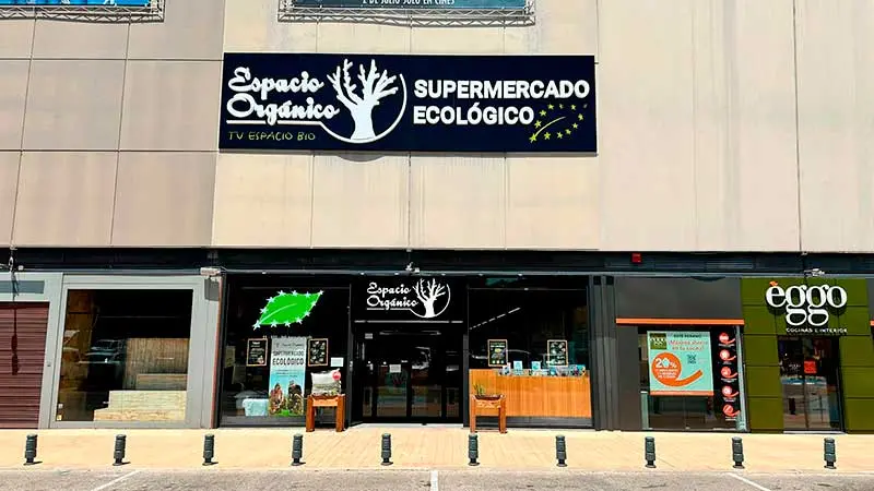 Fachada Espacio Orgánico Alcobendas, supermercado ecológico en Parque Comercial Rio Norte