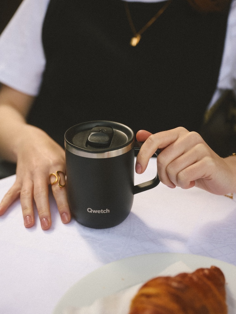 taza-isotermica-negra-350ml-qwetch-3700735937455-presentacion-espacioorganico