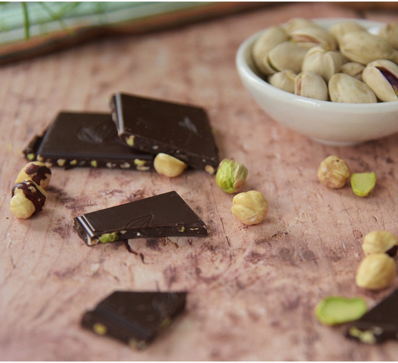 chocolate-pistacho-avellana-100g-ethiquable-detalle-espacioorganico.jpg